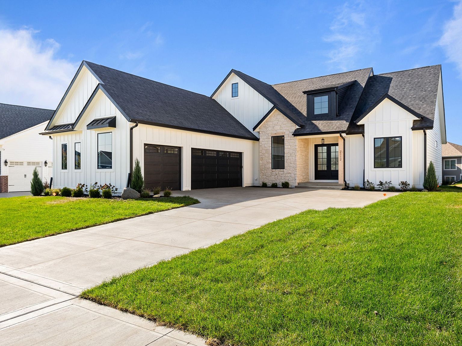 2112 SW Cascade Falls Dr exterior